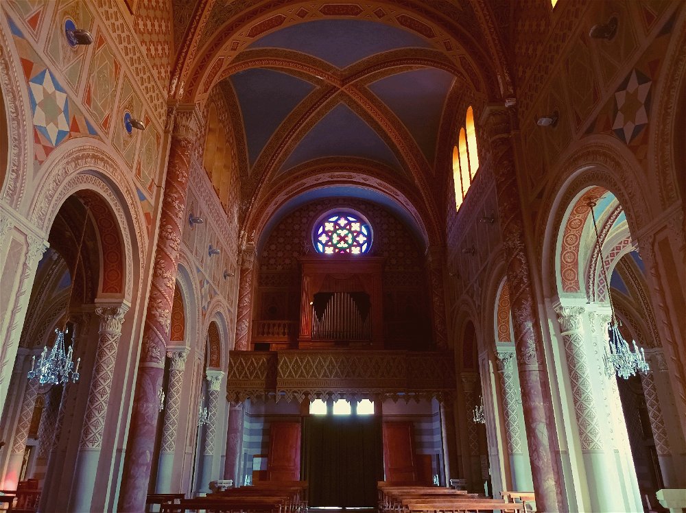 L'interno della nuova parrocchiale