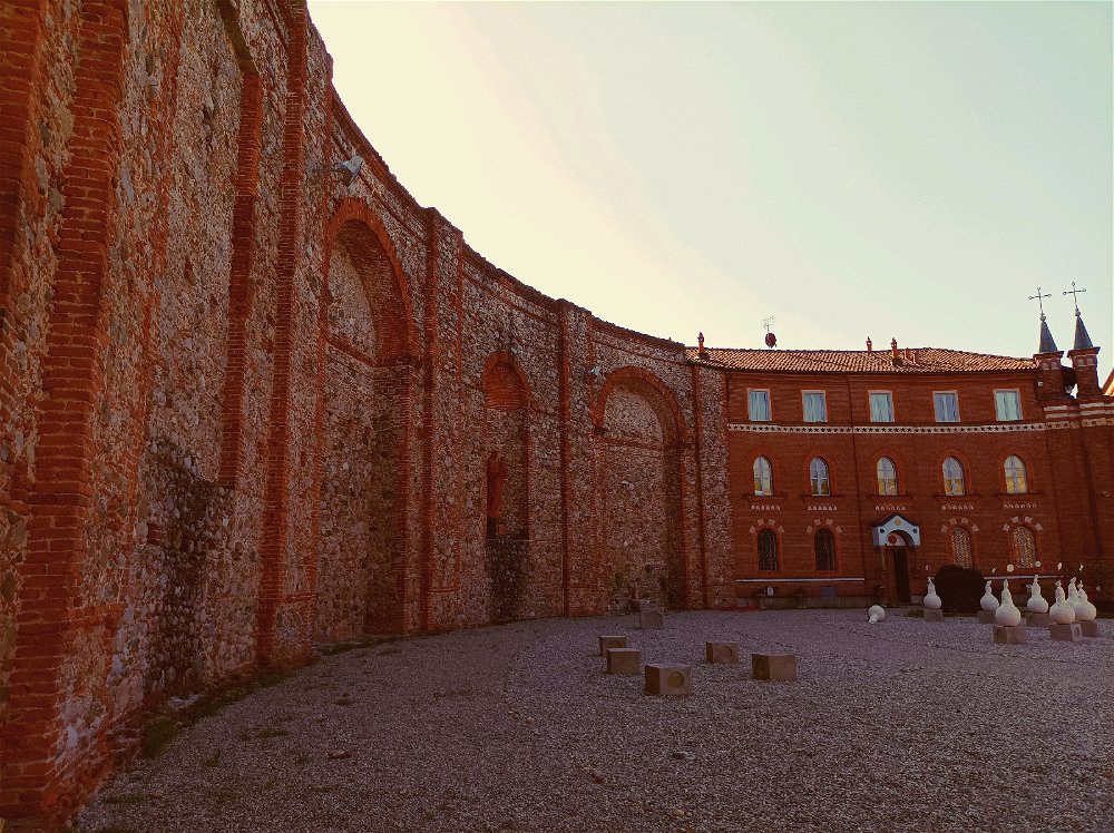 All'ombra del raggio per pigreco per tre e quattordici o giù di lì