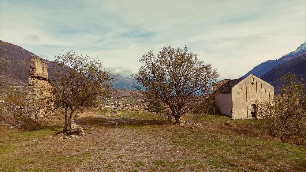 La piccola chiesa castellana