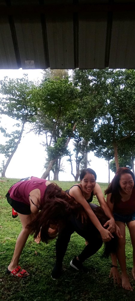 Sisters and aunt..🤣🤣🤣