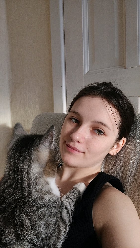 Моя кошка абьюзерша!