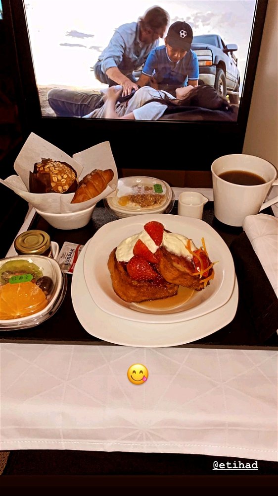 Up in the sky ⛅️⛅️ breakfast ❤️ thank you Etihad 🙏🙏