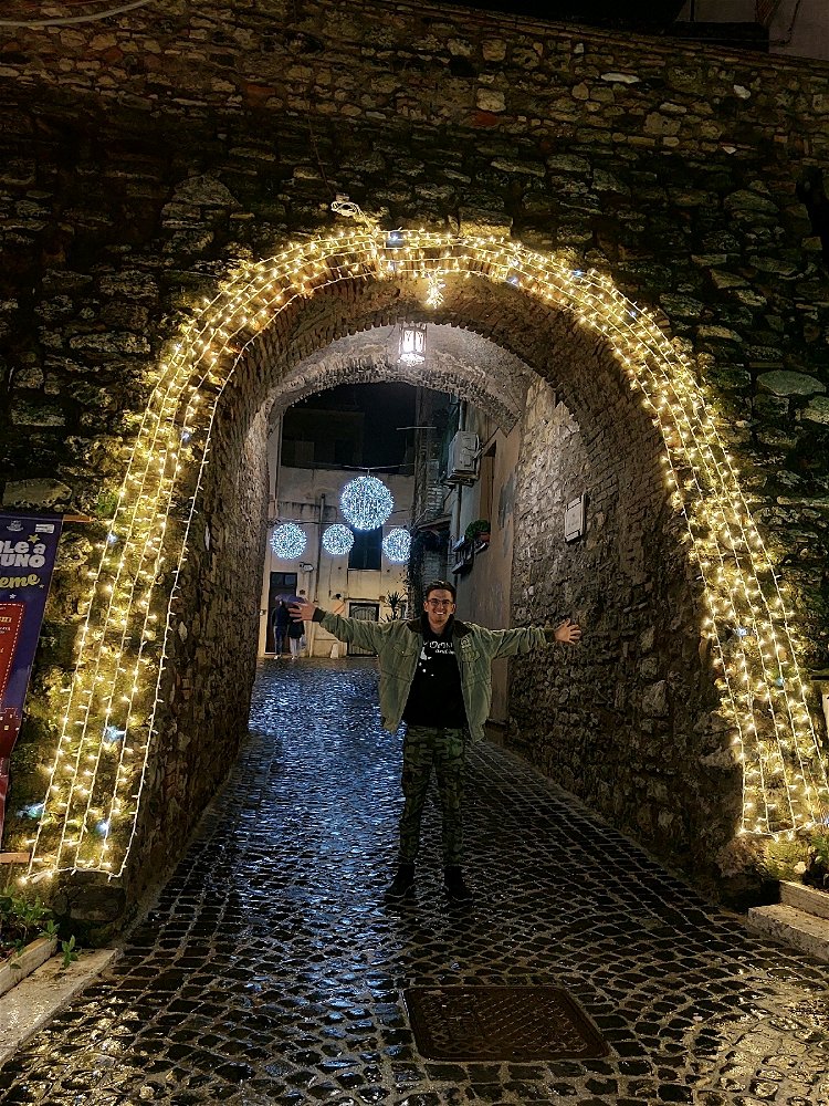 New to Italy and wanting to meet new people 🙃