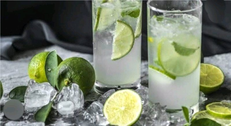O VERDADEIRO motivo de TOMAR ÁGUA COM LIMÃO TODOS OS DIAS (7 BENEFÍCIOS e 2 RISCOS para o seu corpo)