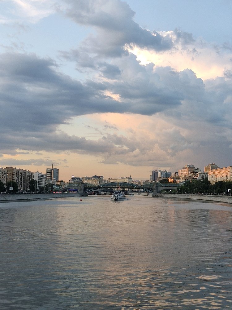 Летний закат над Москвой-рекой
