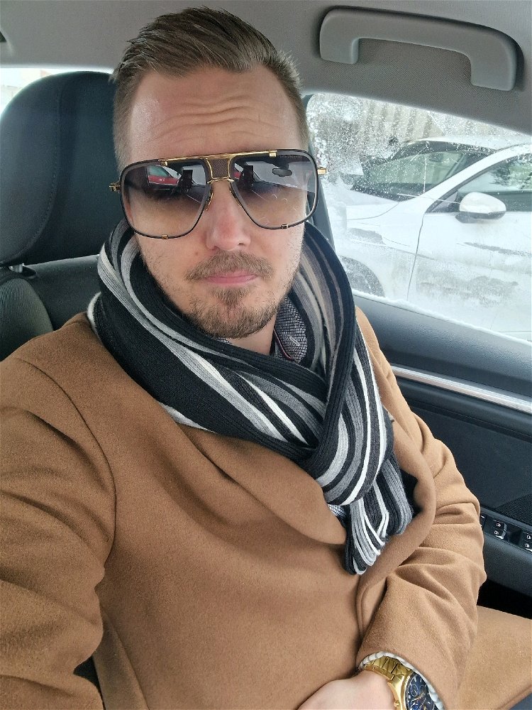 Show me your sunglasses!