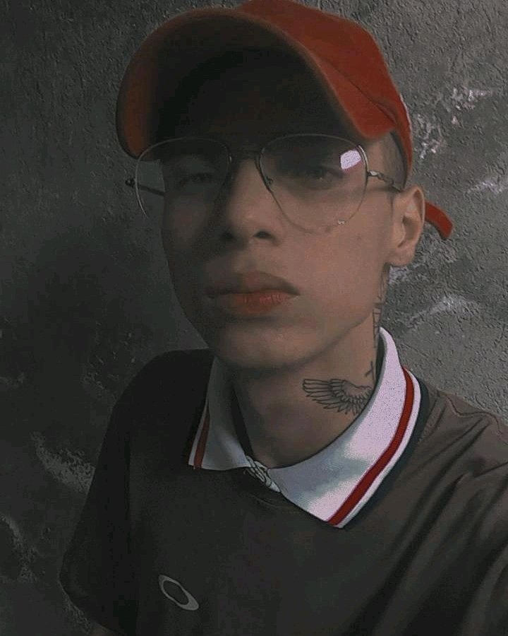 Oque você mais gosta em você mesmo(a) ? 
Me: olhos
