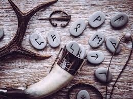 Сделаю расклад на рунах на отношения бесплатно