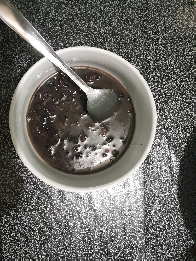 red glutinous rice porridge