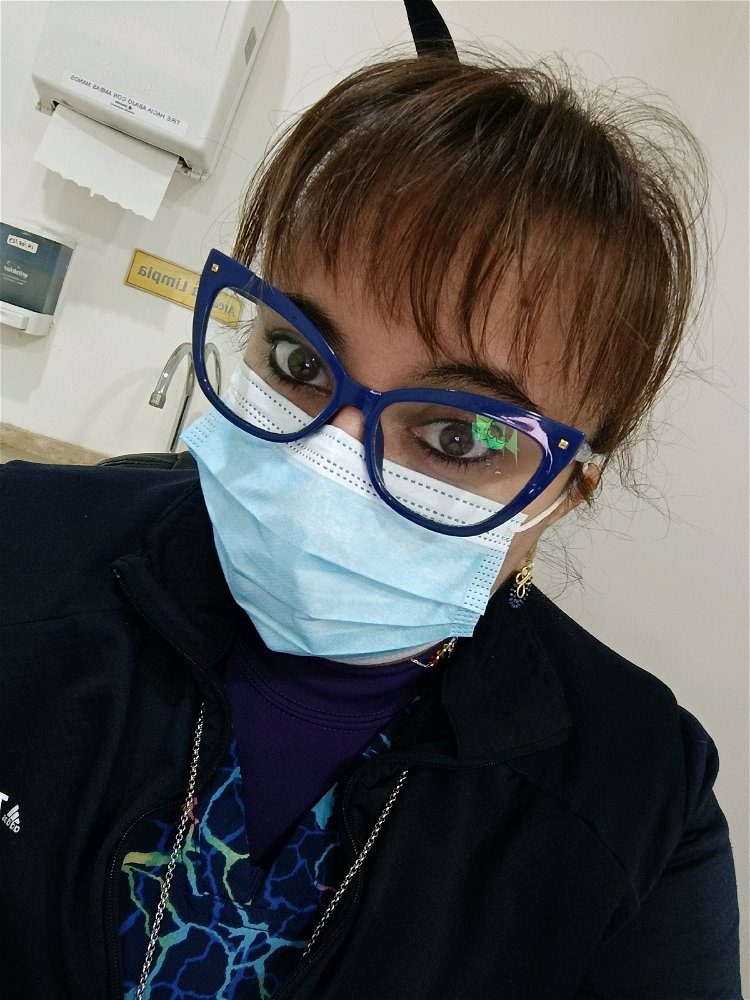 👩🏼‍⚕️
