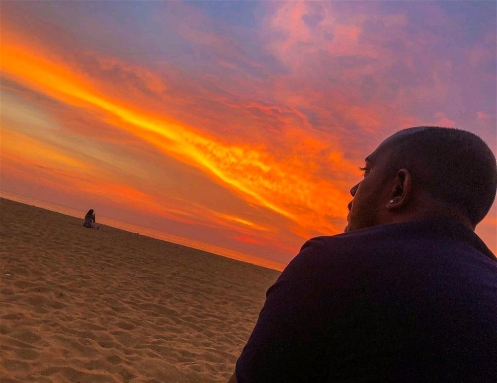 Sometimes being alone is the best peace for our mind... #Stressrelease #beautifulsky 💕 #sungoesdown #beachvibes 🏖