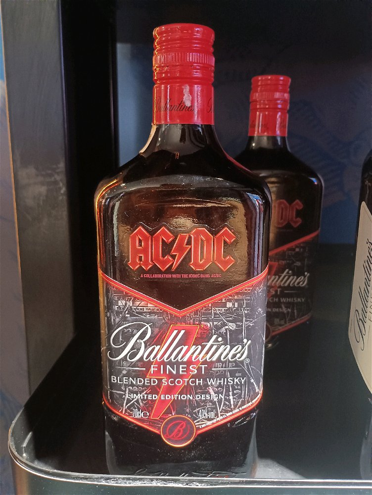 Whisky escocés edición AC/DC