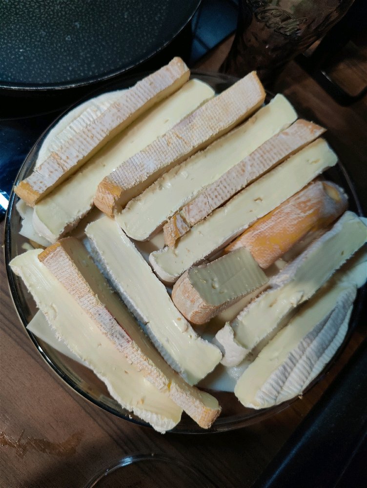 Je rajoute du fromage ou pas? Promis les patates sont en dessous...