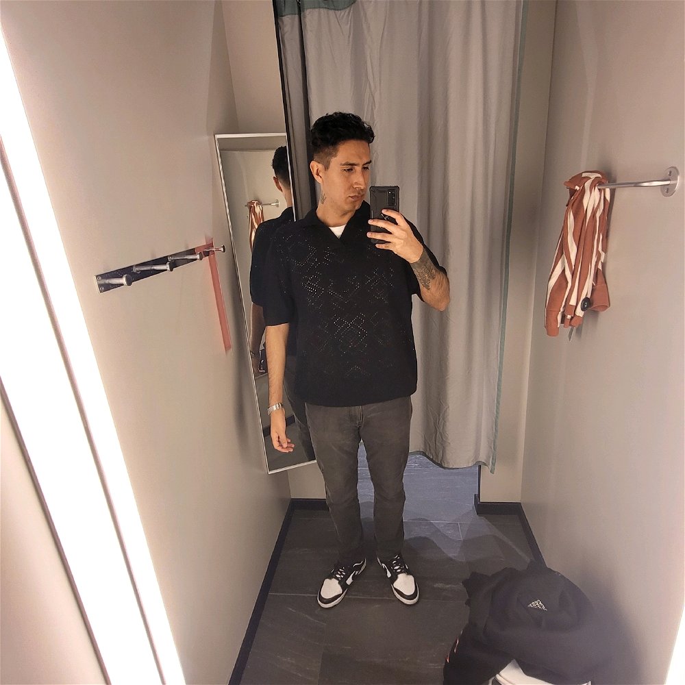 Soy el único que se toma fotos cuando se prueba ropa que al final si compra ? 👀
