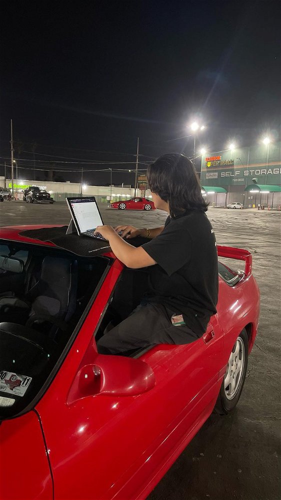 My friend doing his college homework at a T Pain music video 💀💀💀