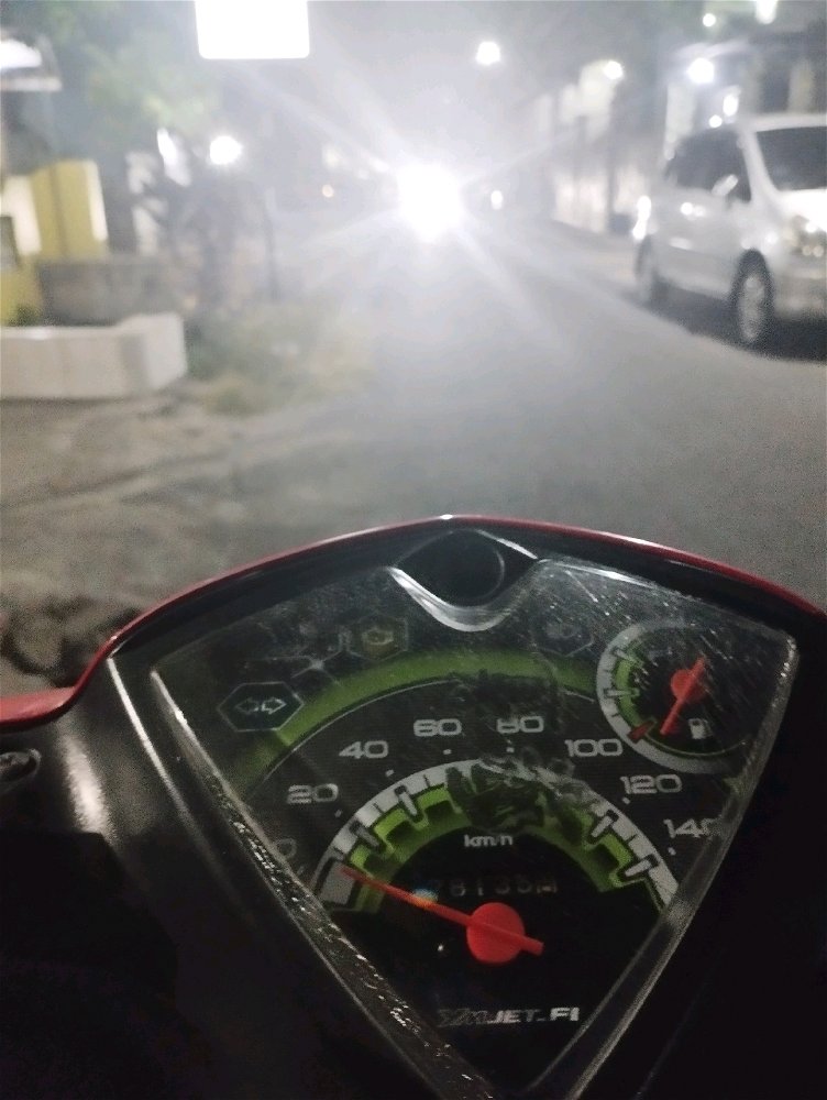 Pengen sih d temenin jalan jalan.
Muterin Kediri sambil ngobrol ngobrol.
 😅😅😅😅