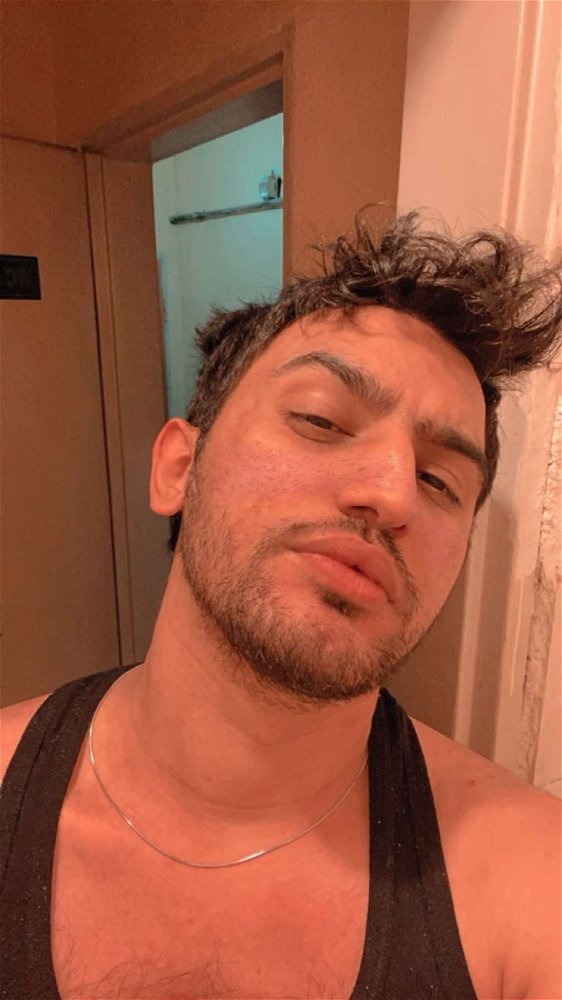 🥳