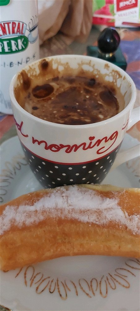 A také mi Lidl i upekl, bílá káva s banánkem s van.náplní🙂