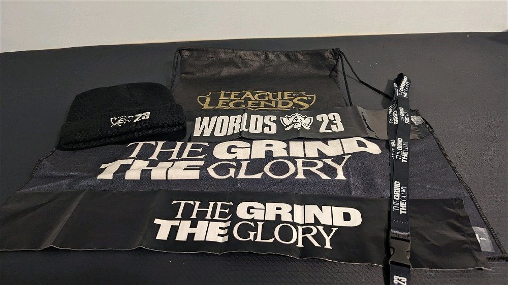 League of Legends world watch party loot !!!