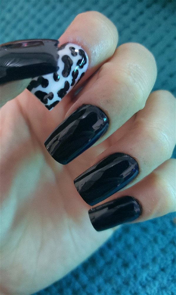 Faltan algunos detalles, como rojo debajo de las uñas😍 🙈