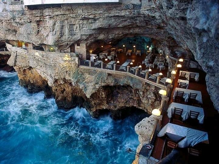 Grotta palazzese, Polignano a Mare❤️
(ho avuto la fortuna di mangiarci e dormirci)