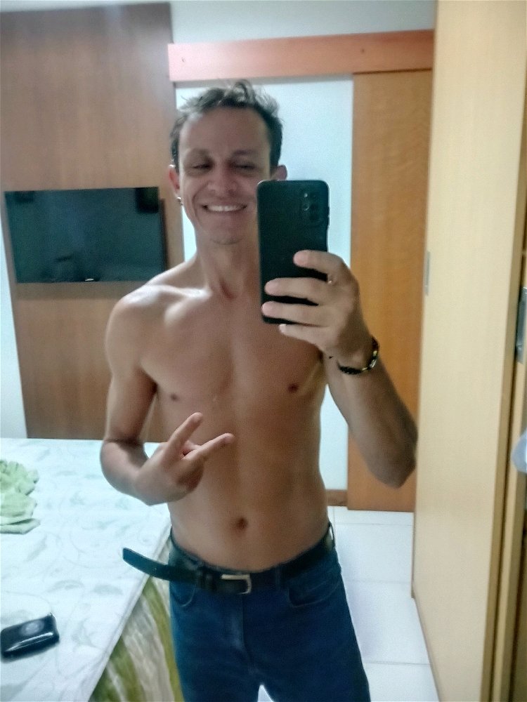 O que acha do coroa de 39....kkkkk...