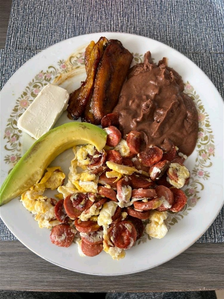 Desayuno a lo salvadoreño