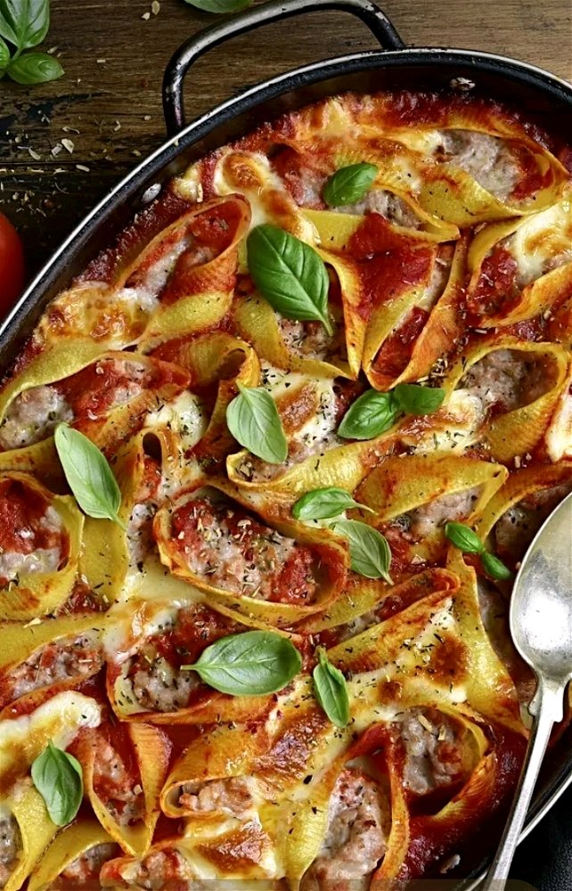 🐚🐚🐚 ripiene di pomodoro 🍅 e formaggio grattugiato, basilico fresco 🤤🤤🤤😋🤩🤩🤩