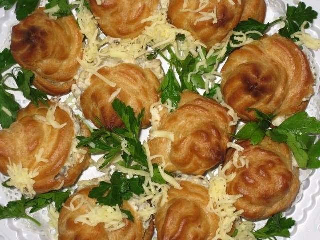 Профитроли с грибной начинкой