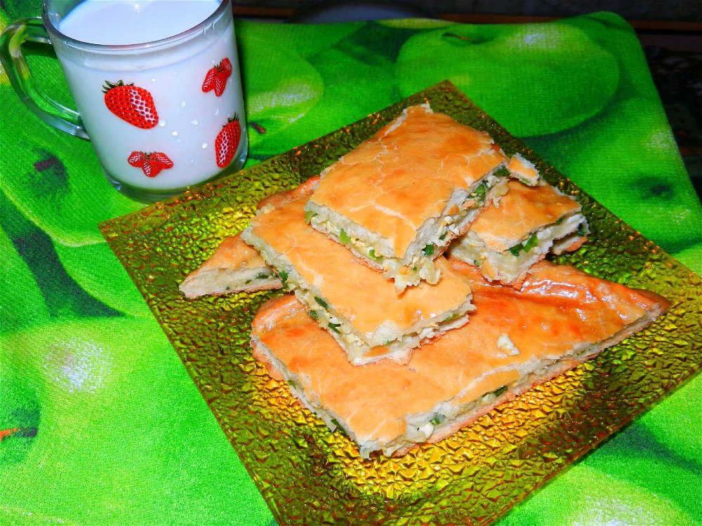 Пирог с луком и яйцом