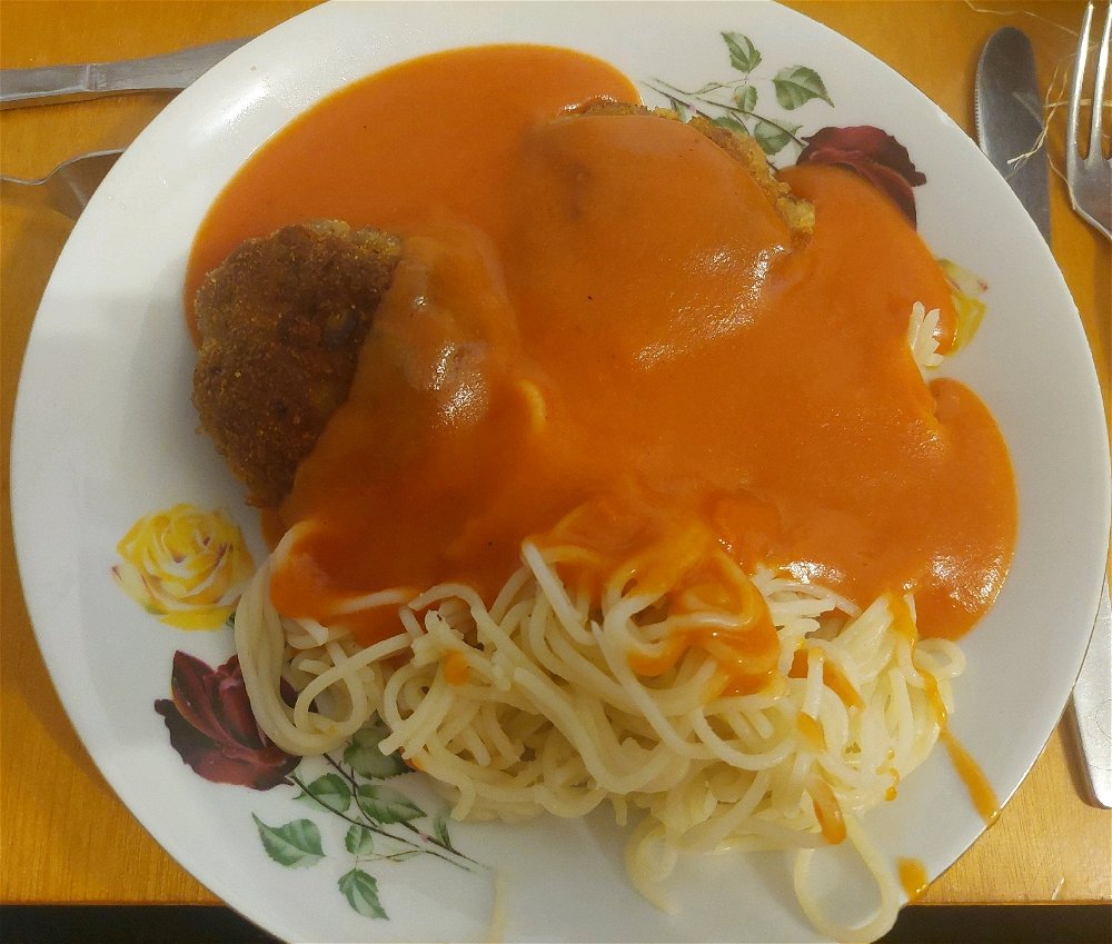 To již byla naše večeře, špagety, karboše a rajská, mňam😋.