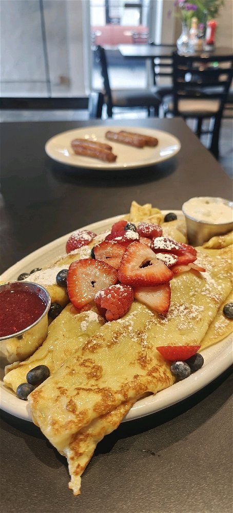 Mixed berries crepes