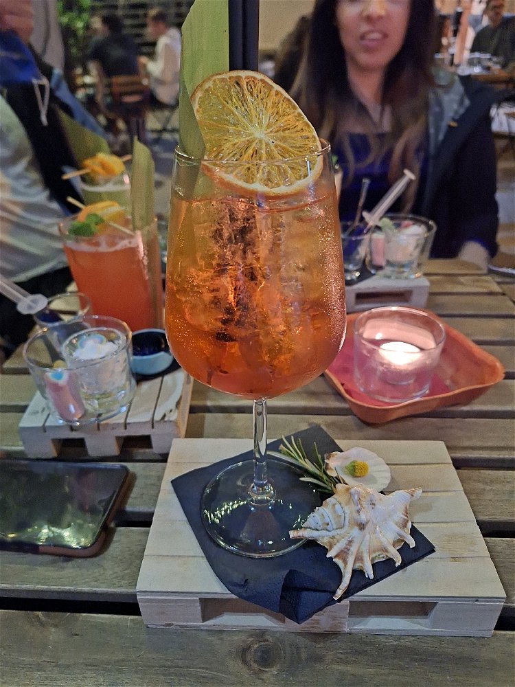 Uno spritz con fiorellino