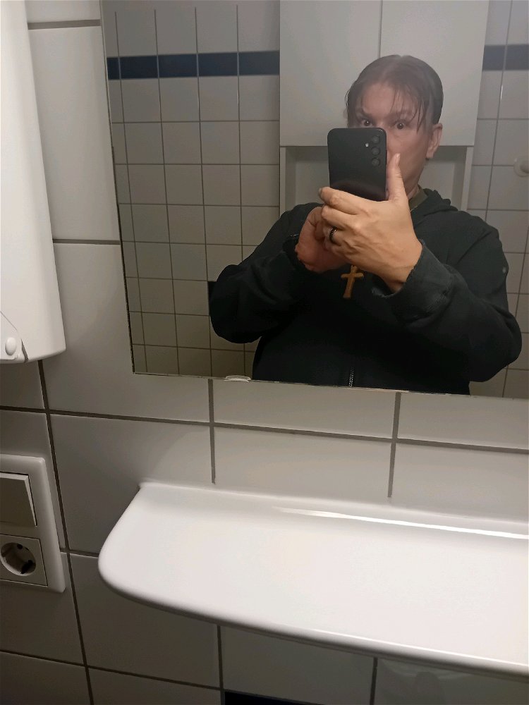 Hallo alle Frauen da Draußen. Ich bin der Peter.Ich suche eine ernsthafte Beziehung. Ich will mich wieder ganz doll,in eine Frau verlieben 😍😍😍.Bitte meldet euch bei mir.Tschau bis dann