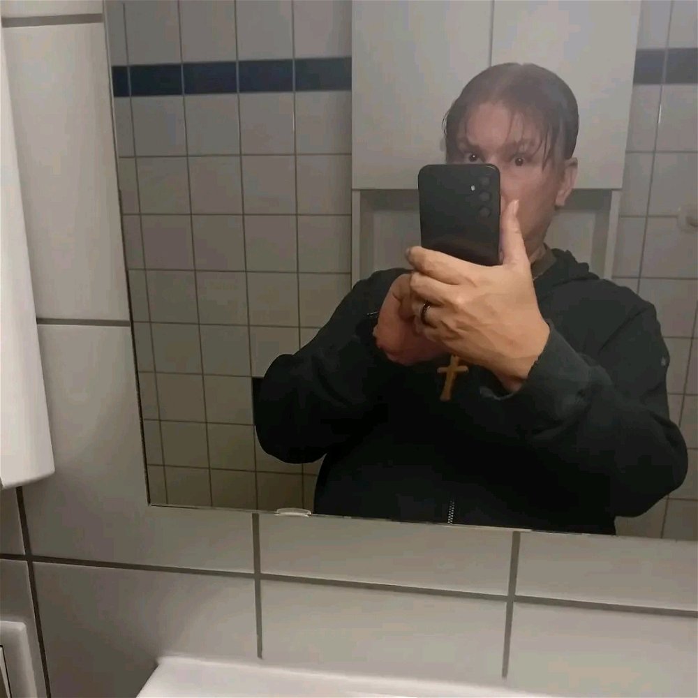 Hallo ihr schöne Frauen.Ich suche eine ernsthafte Beziehung. Ich bin ein totaler lieber Mensch.Ich sehne mich so sehr, wieder nach Liebe 💘. Bitte meldet euch ihr Frauen bei mir.