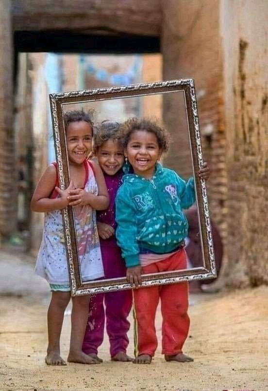 Nunca se deixe levar pela impotência de realizar os sonhos que tem, acredite e lute com fé, pois certamente a felicidade vai lhe sorrir.