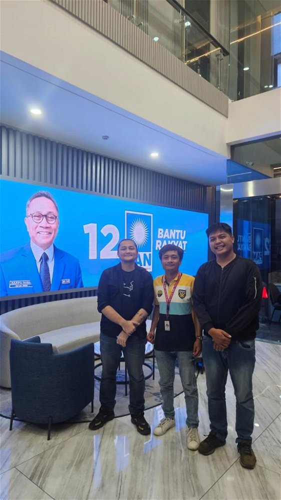 Learning Social Politic from Political Party in Indonesia