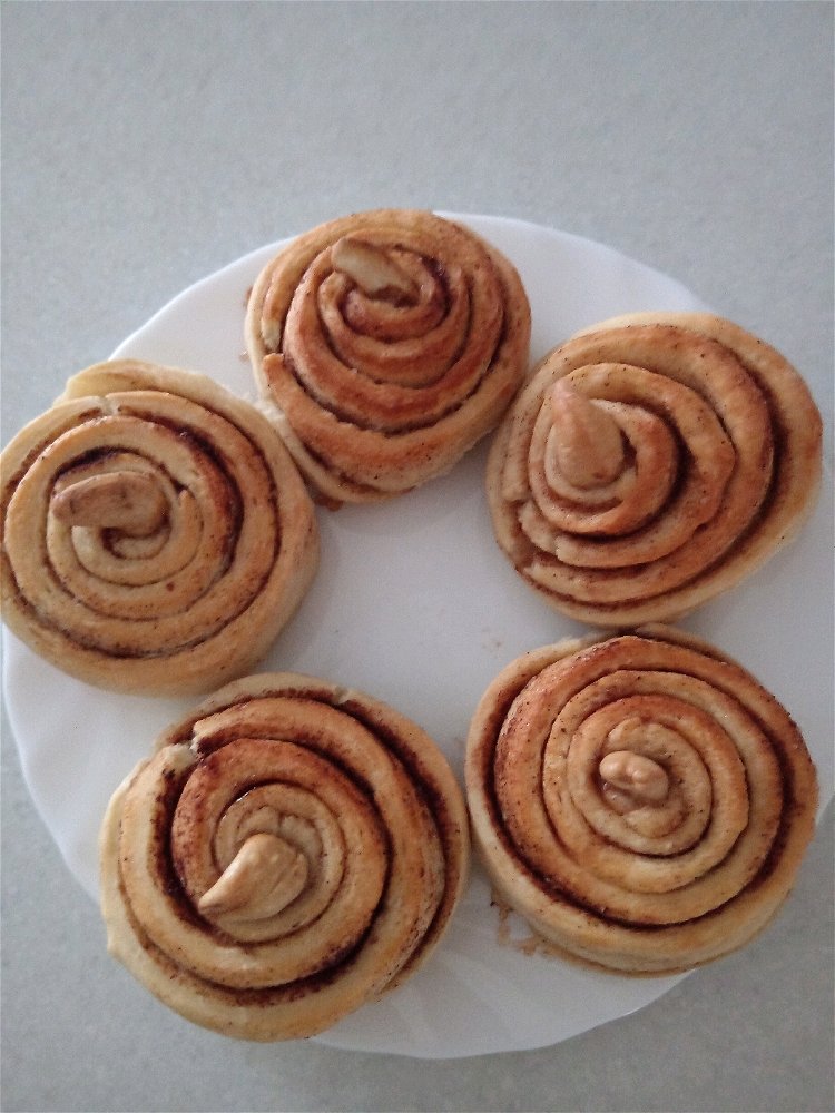 Плюшки с корицей и кешью