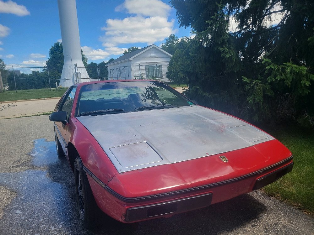 Anyone wanna help me work on my shitbox? Lol