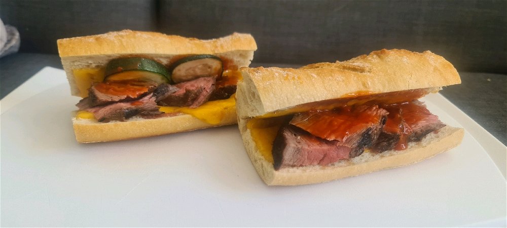Neuen Grill ausprobiert und ne art Cheeseburger gemacht mit Sachen die ich zuhause hatte