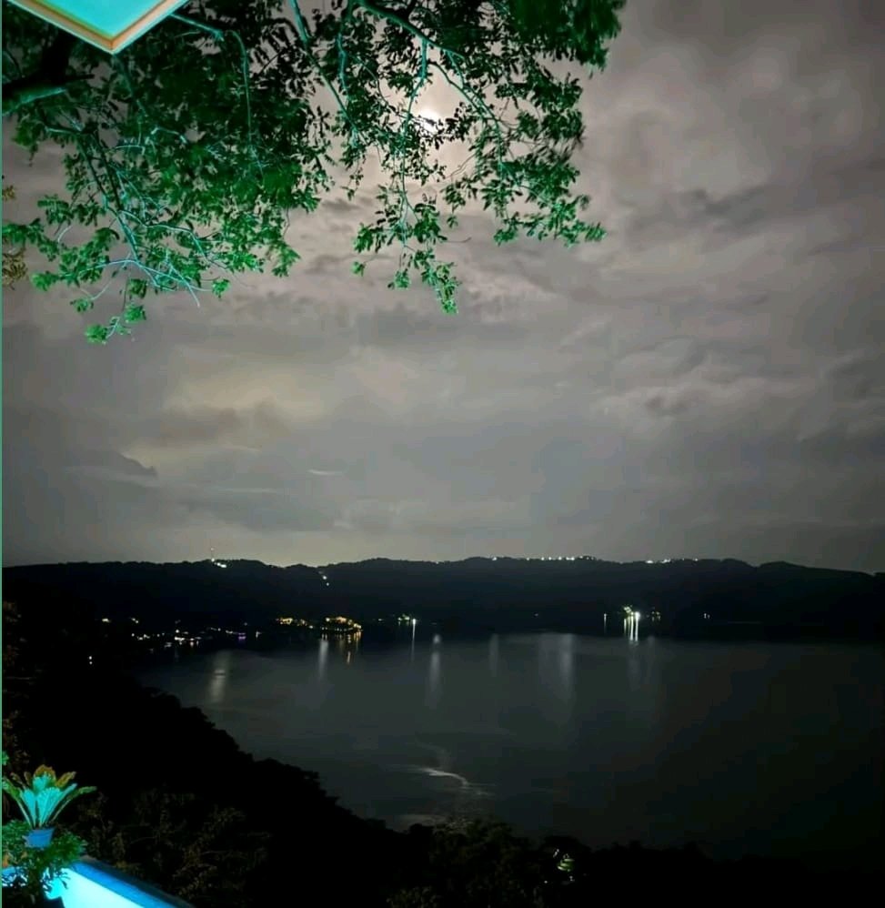 Una bonita imagen del lago de Coatepeque en El Salvador