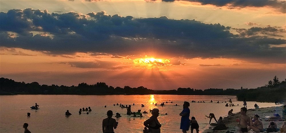 Жара всех гонит на пляж🥵