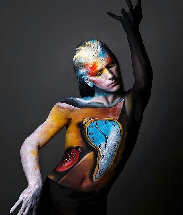 🎨