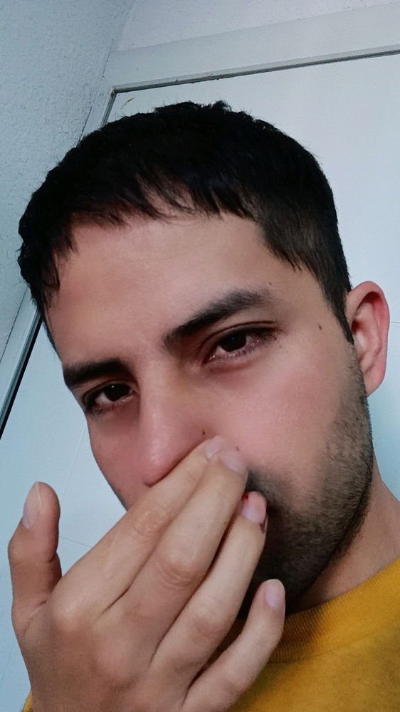 Y ahora que hice? Solo estoy durmiendo tranquilamente, maldita sea!😞