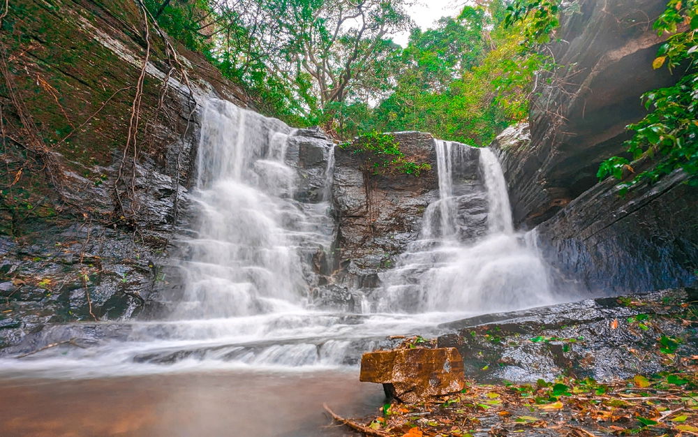 WATERFALL IN SRI LANKA 🏞️
