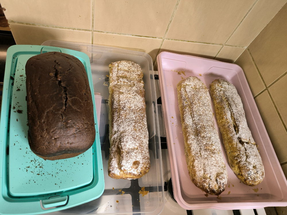 Tak já mám dnes po práci, napečeno na zítra, umytá halda nádobí a můžu jít konečně spát 🤣🤣🤣