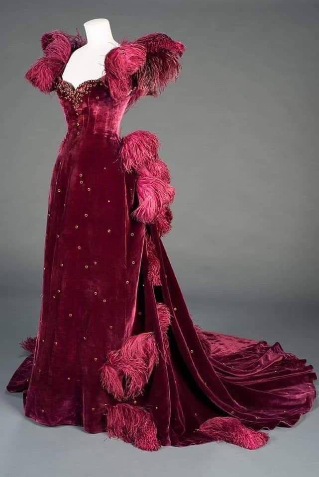 Lady in red❤️