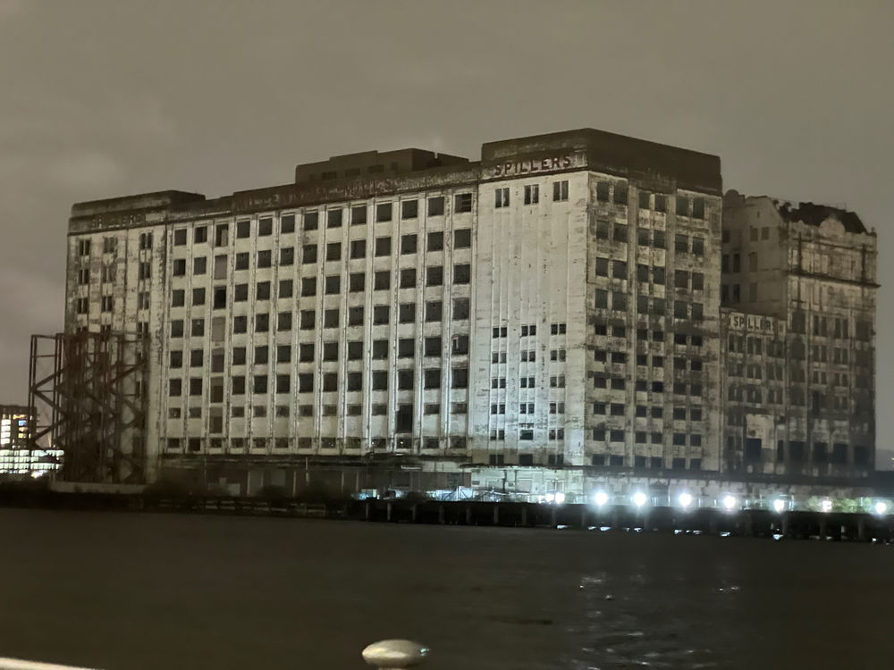 Thursday 5th, the rain is gushing, the wind is breezing…so I went to Silvertown to unwind