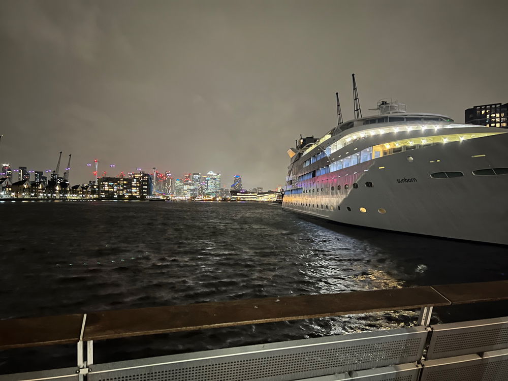 Thursday 5th, the rain is gushing, the wind is breezing…so I went to Silvertown to unwind