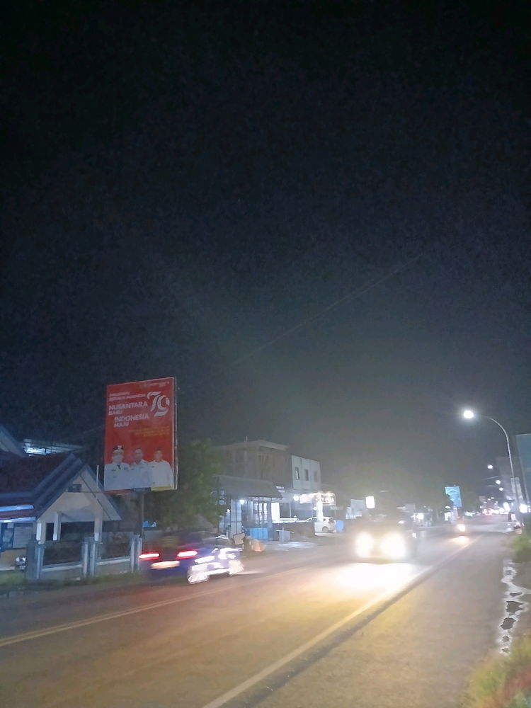 Lebih bikin takut nyebrang jalan di Belopa dari pada di Makasar,
Padahal lebih padat di Makasar